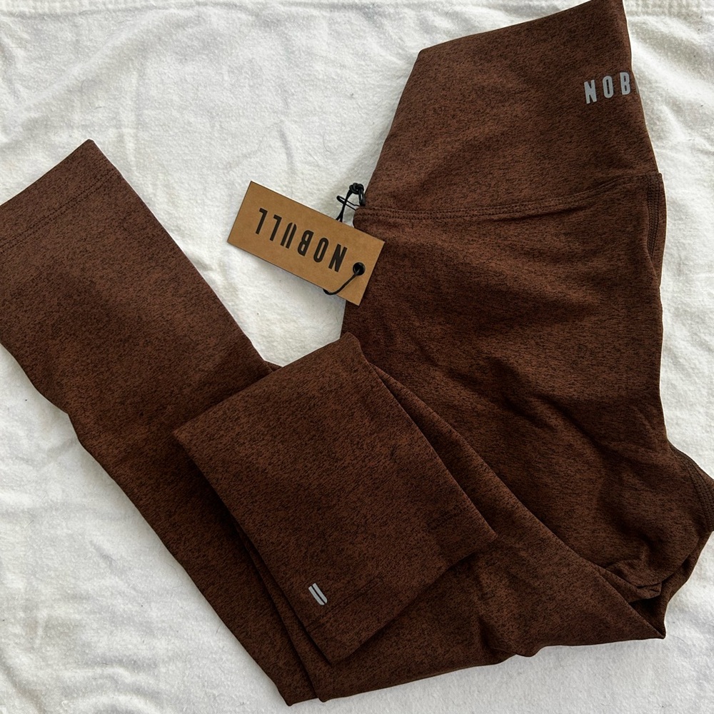 NOBULL High-Rise Plush Heather 21” Tight
Color: Brown Heather